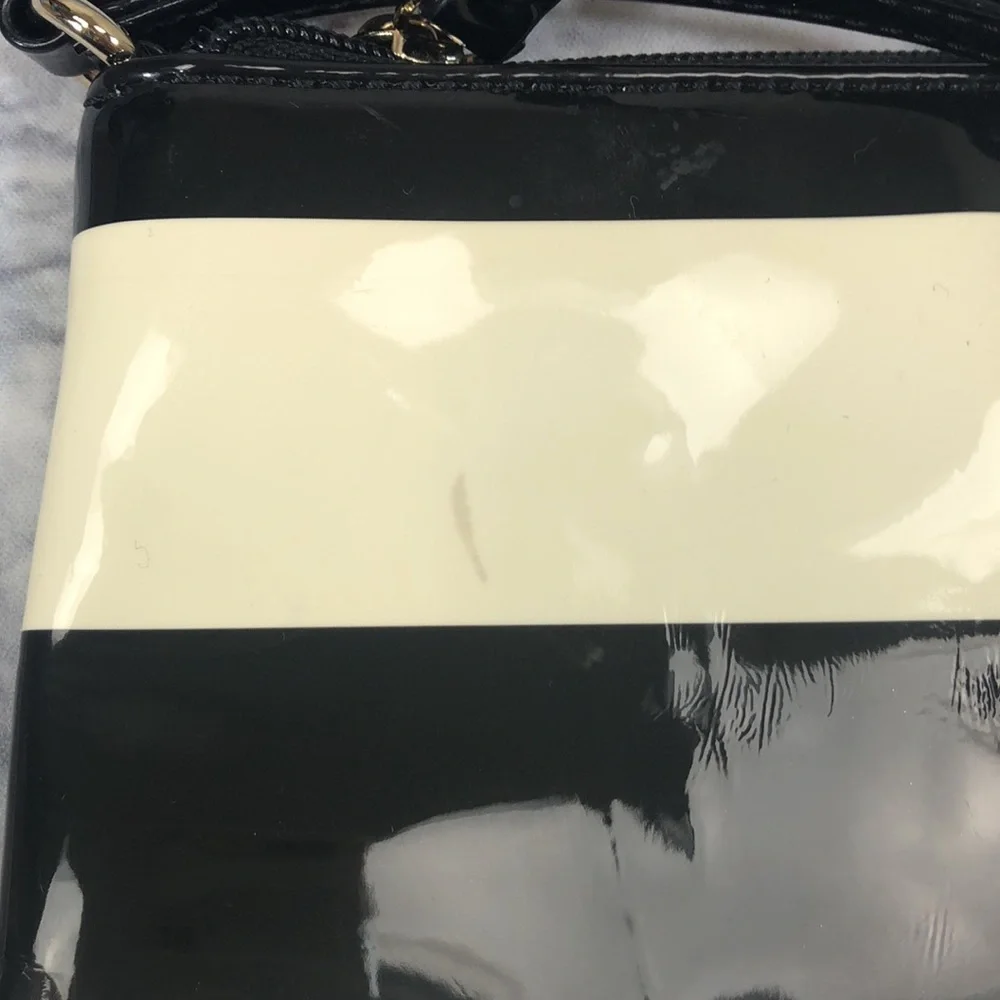 Kate Spade patent leather Striped Crossbody bag purse Pockets strap Logo